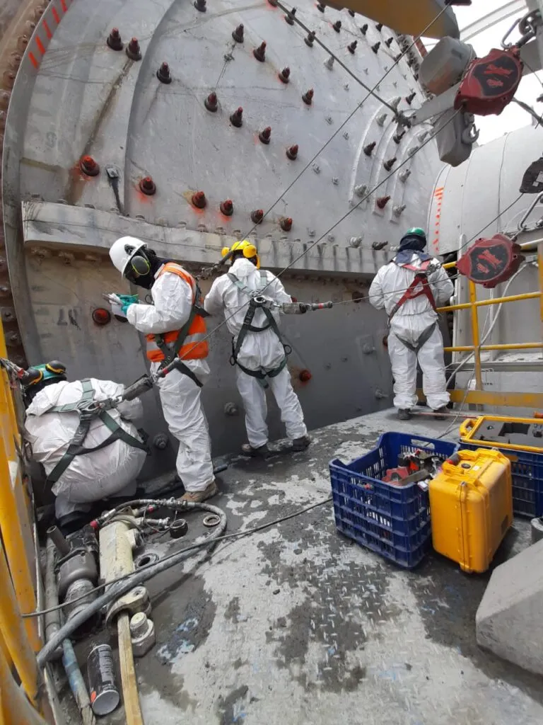 Servicio de elongación de pernos – Quellaveco — imagen 2