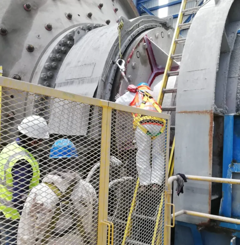 Medición de Elongación de Pernos SPC4 Molino SAG/ Ensayos NDT en Trunnion SAG — imagen 1