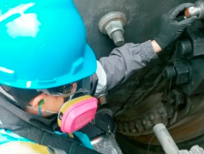 Servicio de Medición de Elongación de Pernos Inteligentes en Molinos — imagen 1